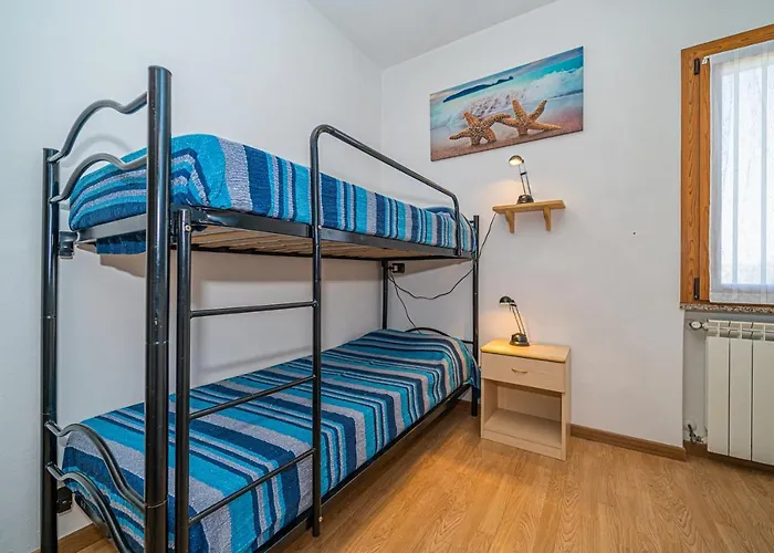 Master In 6 To 8 Persons With Large Private Garden Apartment