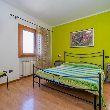 Master In 6 To 8 Persons With Large Private Garden Apartment *
