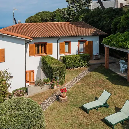 Master In 6 To 8 Persons With Large Private Garden Apartment