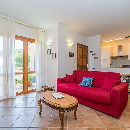 Master In 6 To 8 Persons With Large Private Garden Apartment