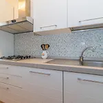 Master In 6 To 8 Persons With Large Private Garden דירה *